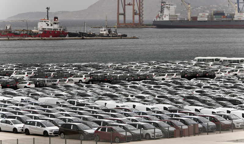 © Reuters. Vehicles are parked at a cargo terminal at Piraeus port