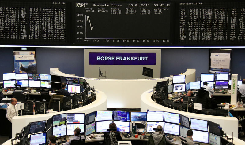 © Reuters. الأسهم والبنوك الأوروبية ترتفع بعد رفض اتفاق الانفصال البريطاني