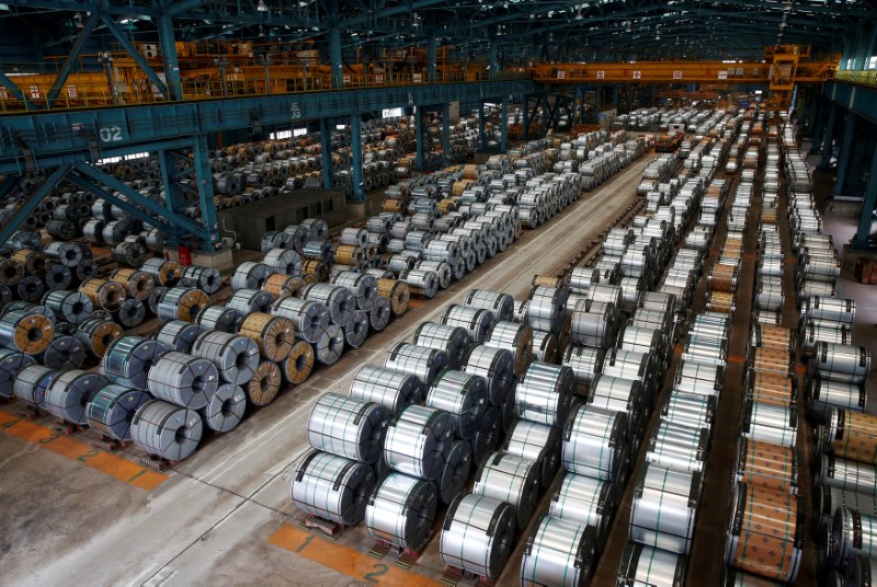 © Reuters. FILE PHOTO: Rolls of steel are stacked inside the China Steel Corporation factory in Kaohsiung