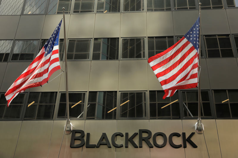 © Reuters. A sign for BlackRock Inc hangs above their building in New York