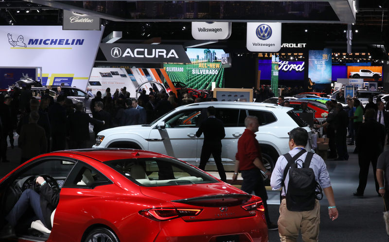 © Reuters. General view of exhibition floor at the North American International Auto Show in Detroit, Michigan