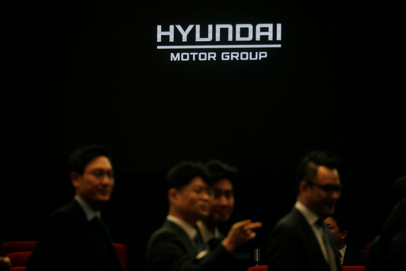 © Reuters. Employees of Hyundai Motor Group attend the company's new year ceremony in Seoul