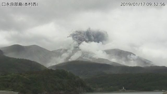 © Reuters. ثوران بركان في جنوب اليابان ولا أوامر بالإخلاء