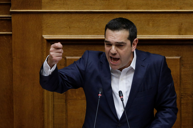 © Reuters. Greek PM Tsipras addresses lawmakers during a parliamentary sessio before a confidence vote in Athens