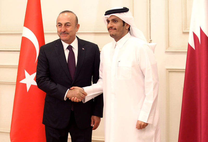© Reuters. Qatari Foreign Minister Sheikh Mohammed bin Abdulrahman bin Jassim Al-Thani shakes hand with Turkish Foreign Minister Cavusoglu during their meeting in Doha