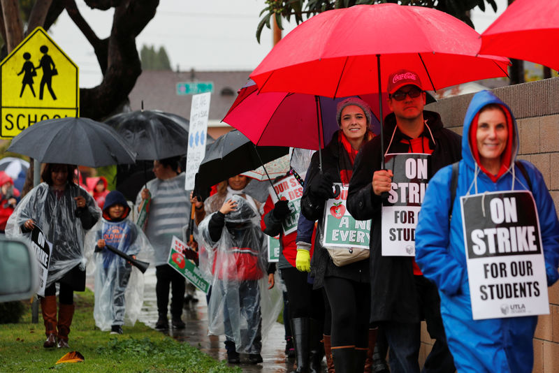 © Reuters. Los Ángeles vive la primera huelga de profesores en 30 años