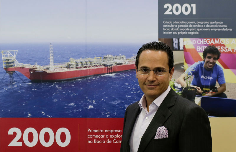 © Reuters. FILE PHOTO: Sawan, Executive Vice President for Shell's deepwater division, poses for a picture during an oil conference in Rio de Janeiro