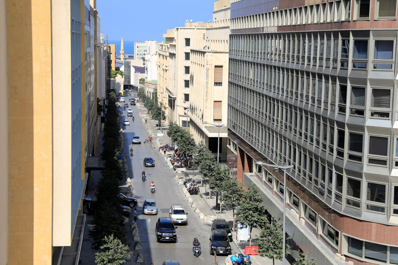 © Reuters. FILE PHOTO: A general view shows a street hosting banks and financial institutions, known as Banks Street, in Beirut Central District