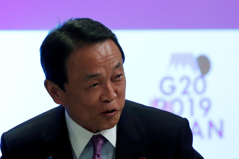 © Reuters. O ministro das Finanças do Japão, Taro Aso, durante reunião de membros dos governos e bancos centrais do G20 em Tóquio, no Japão