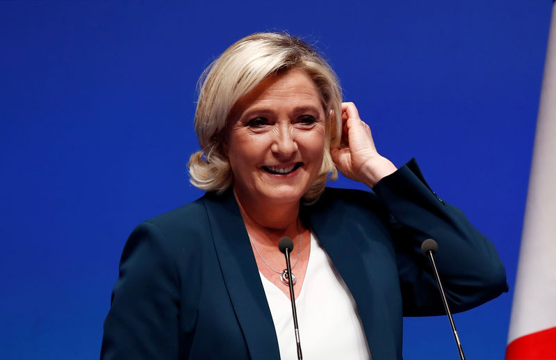 © Reuters. LE PEN VEUT UNE RÉVISION DE LA GOUVERNANCE DE L'EURO