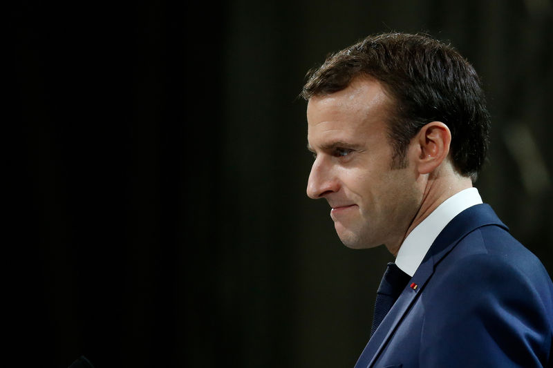 © Reuters. LA FRANCE RESTERA MILITAIREMENT ENGAGÉE AU LEVANT EN 2019, DIT MACRON