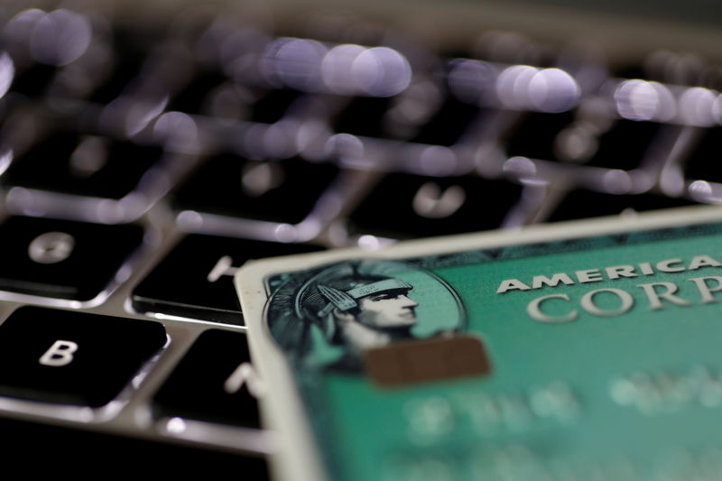 © Reuters. An American Express credit card is seen on a computer keyboard in this picture illustration