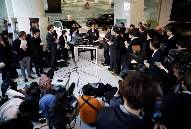 © Reuters. Mitsubishi Motors Corp's President and CEO Osamu Masuko speaks to the media in Tokyo