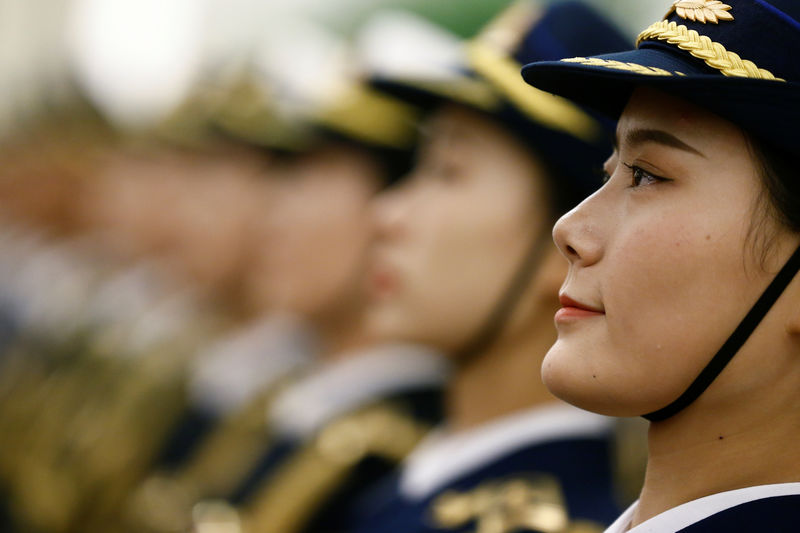 © Reuters. Guardie presidenziali cinesi a Pechino