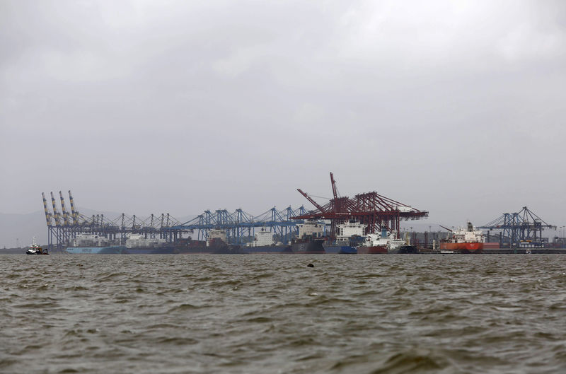 © Reuters. FILE PHOTO: A general view of JNPT is pictured in Mumbai