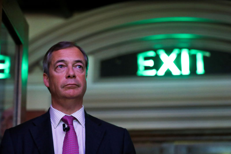 © Reuters. Brexit campaigner Nigel Farage arrives for a "Leave Means Leave" rally in London