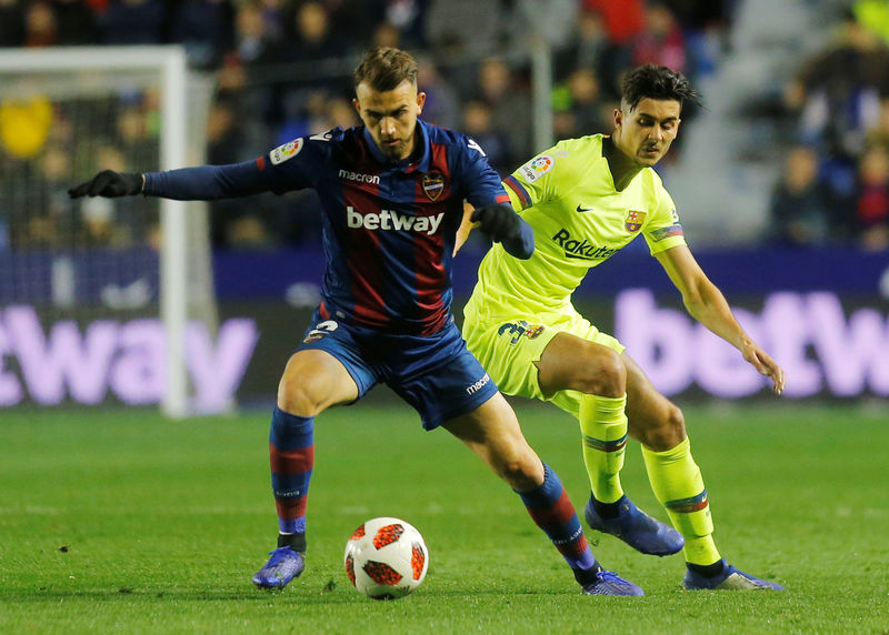 © Reuters. ليفانتي يشتكي برشلونة بسبب "لاعب لا يحق له المشاركة"