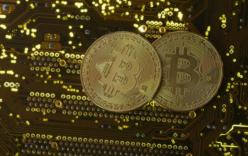 © Reuters. Copies of bitcoins standing on PC motherboard are seen in this illustration picture