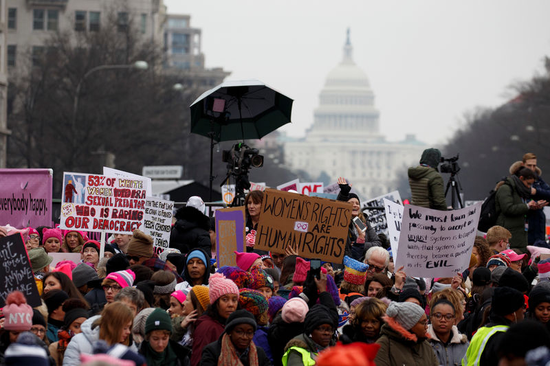 © Reuters. Thousands of people participate in the Third Annual Women's March at Freedom Plaza in Washington