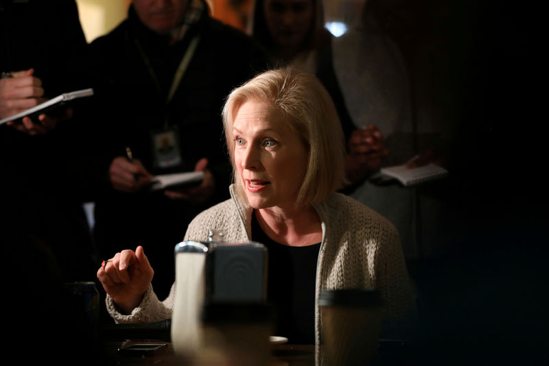 © Reuters. FILE PHOTO: U.S. Senator Kirsten Gillibrand (D-NY) talks to customers at the Pierce Street Coffee Works while on a walking tour after announcing that she is forming an exploratory committee to enter the 2020 presidential race, in Sioux City, Iowa