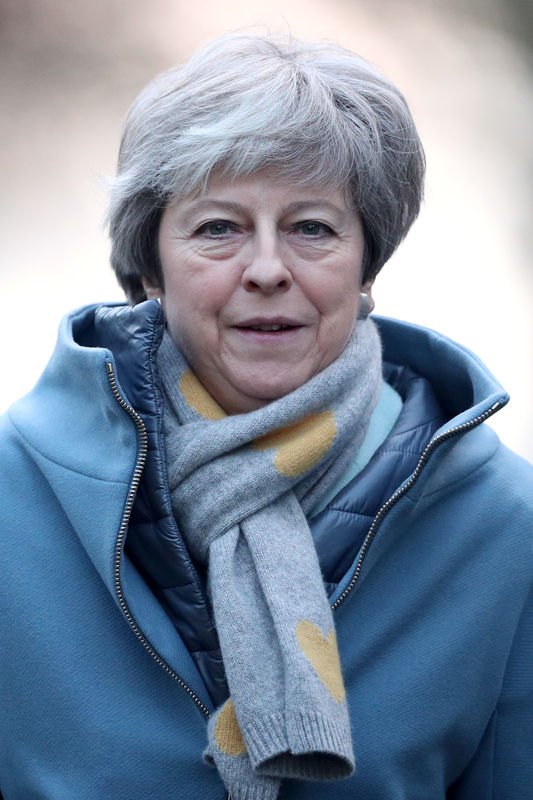 © Reuters. ماي ستناقش خروج بريطانيا مع الوزراء الأحد