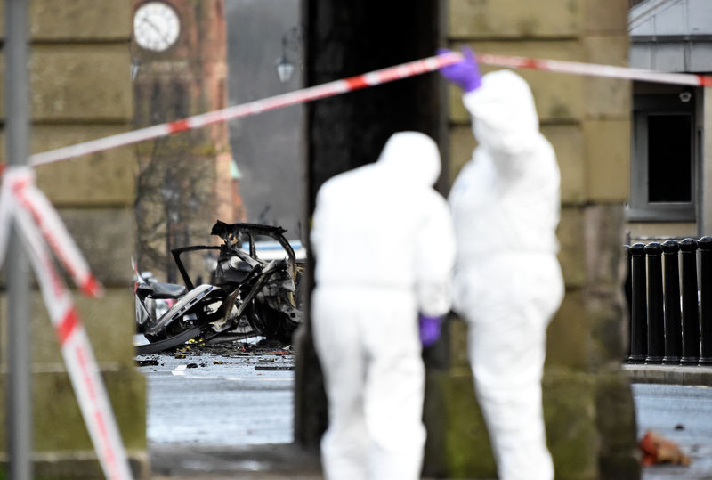 © Reuters. IRLANDE DU NORD: QUATRE ARRESTATIONS APRÈS L'EXPLOSION D'UNE VOITURE