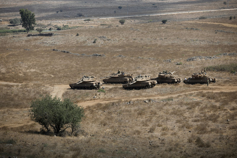 © Reuters. Siria dice frustra un ataque aéreo israelí, Israel intercepta un cohete en el Golán