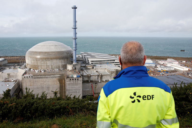 © Reuters. FLAMANVILLE: LE CHARGEMENT DU COMBUSTIBLE TOUJOURS PRÉVU AU 4E TRIMESTRE