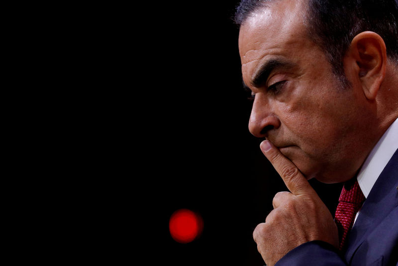 © Reuters. Ghosn ofrece llevar una tobillera de vigilancia electrónica para salir bajo fianza