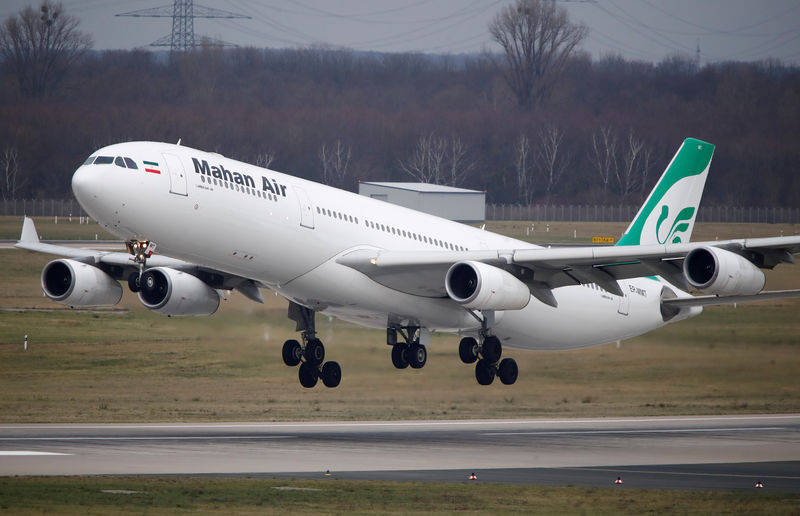 © Reuters. FILE PHOTO: An Airbus A340-300 of Iranian airline Mahan Air takes off from Duesseldorf airport