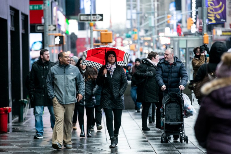 © Reuters. A pedestrians walks in the rainy day at Time Square in the Manhattan borough of New York City