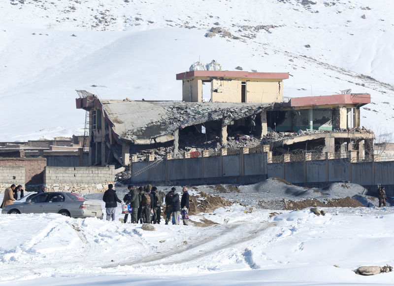 © Reuters. Más de 100 efectivos de seguridad mueren en un ataque talibán en el centro de Afganistán