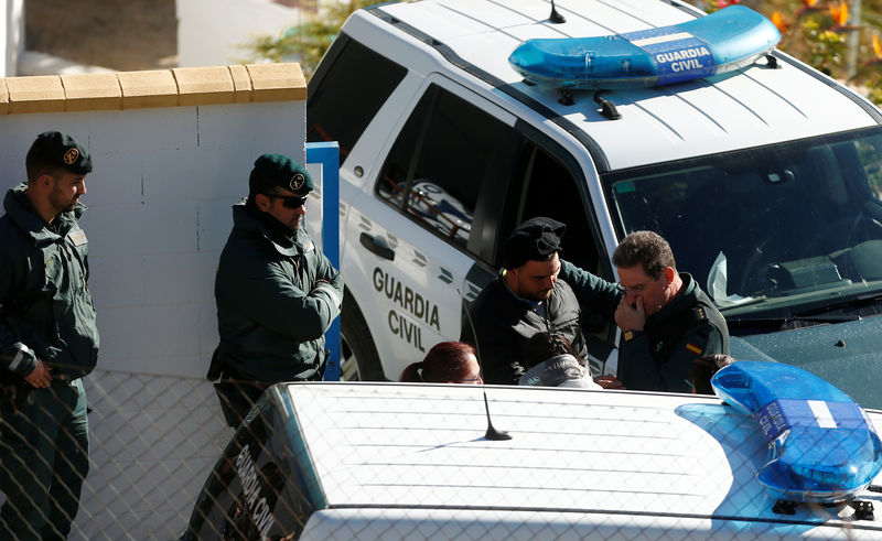 © Reuters. El rescate del niño atrapado en un pozo de Málaga llega a la etapa más peligrosa