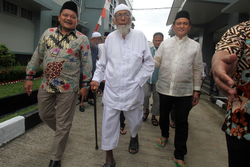 © Reuters. إندونيسيا تراجع قرار الإفراج المبكر عن الزعيم الروحي للجماعة الإسلامية