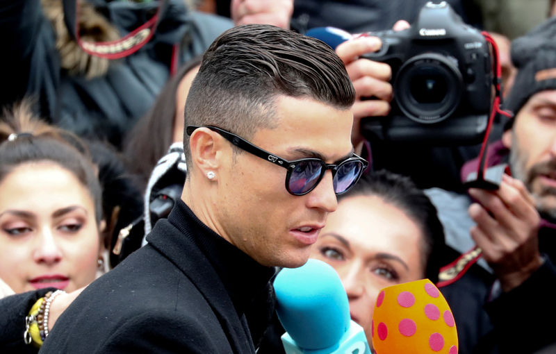 © Reuters. RONALDO SOLDE SON CONTENTIEUX AVEC LE FISC