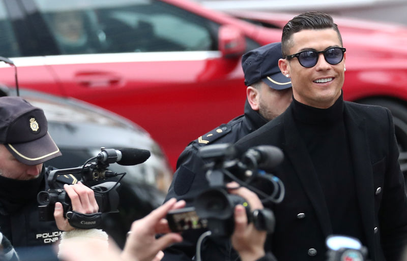 © Reuters. Ronaldo acepta en los juzgados una multa por fraude fiscal para evitar la cárcel