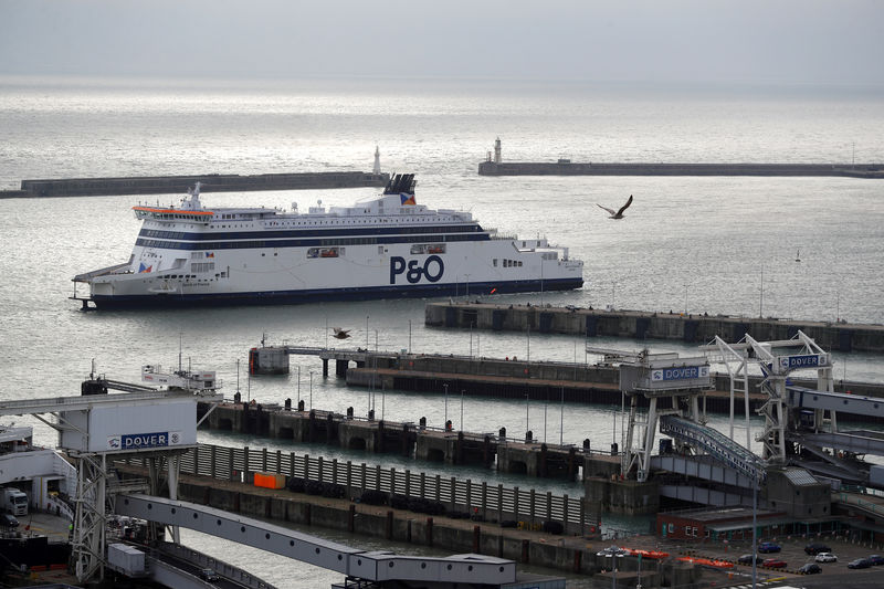 © Reuters. FILE PHOTO: A P&O ferry, the "Spirit of France", arrives at the Port of Dover