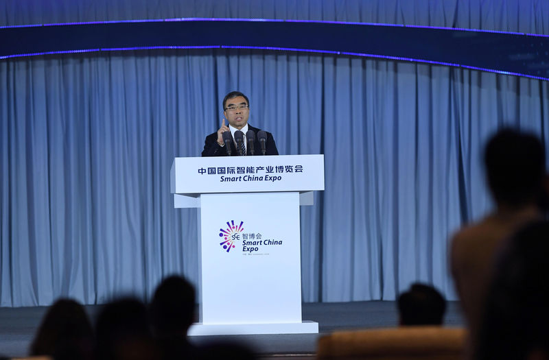 © Reuters. Huawei Technologies Chairman Liang Hua speaks at the first Smart China Expo in Chongqing