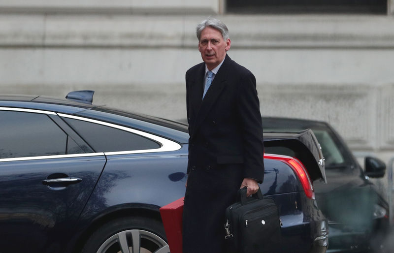 © Reuters. Britain's Chancellor of the Exchequer Philip Hammond arrives in Downing Street in London