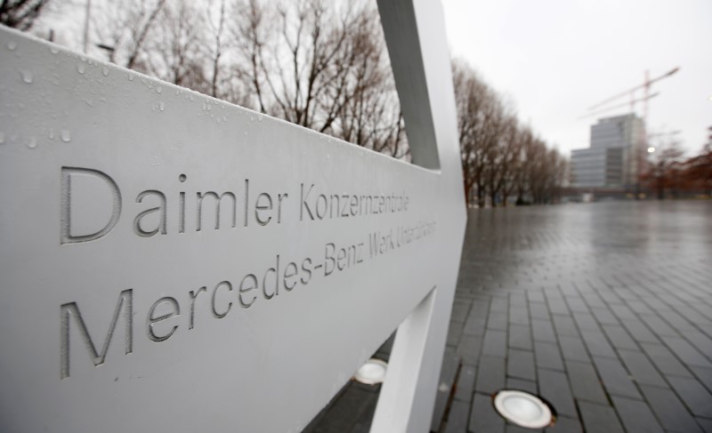 © Reuters. Sign shows to Daimler AG headquarter near Mercedes museum in Stuttgart