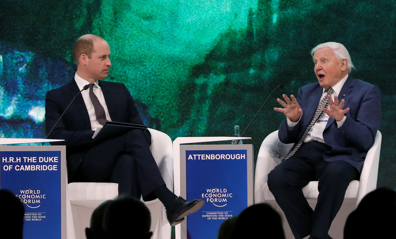 © Reuters. Príncipe William entrevista naturalista David Attenborough em Davos