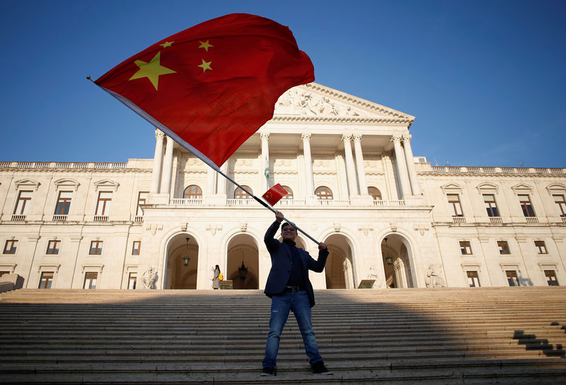© Reuters. China's President Xi Jinping visits Portugal
