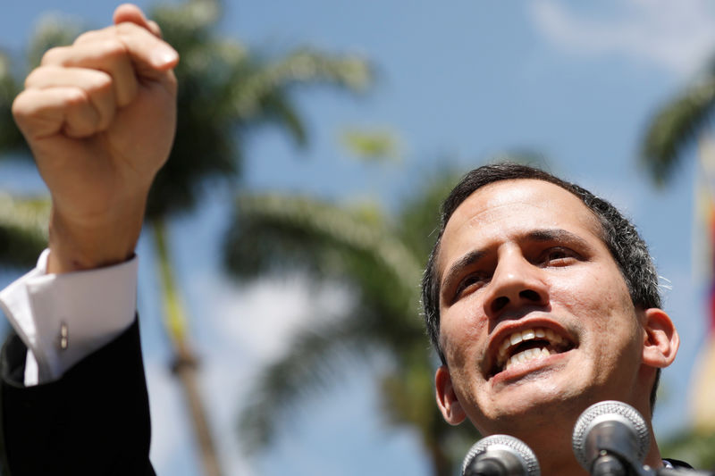 © Reuters. Juan Guaidó, presidente de la Asamblea Nacional de Venezuela, habla durante una rueda de prensa en Caracas