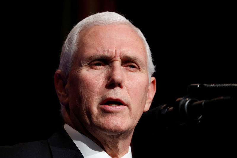 © Reuters. El vicepresidente de Estados Unidos, Mike Pence, habla en el Pentágono en Arlington, Estados Unidos. Imagen de archivo