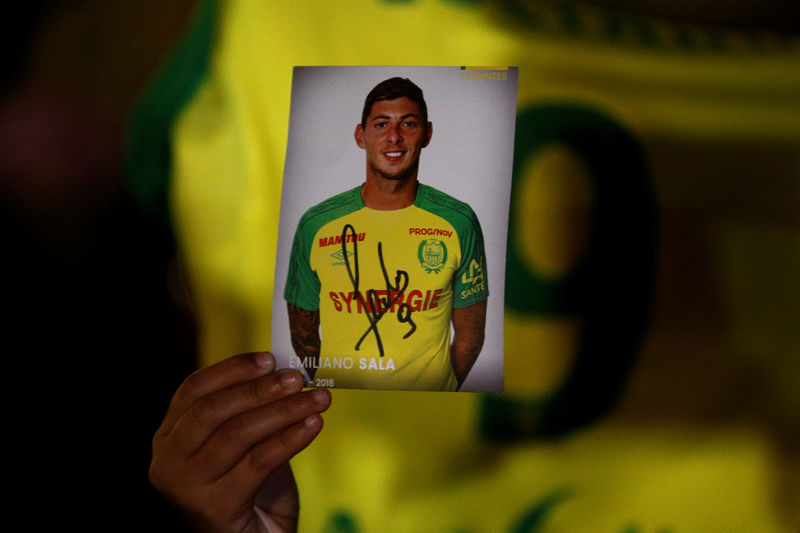 © Reuters. LES RECHERCHES ONT REPRIS POUR TENTER DE LOCALISER L'AVION D'EMILIANO SALA