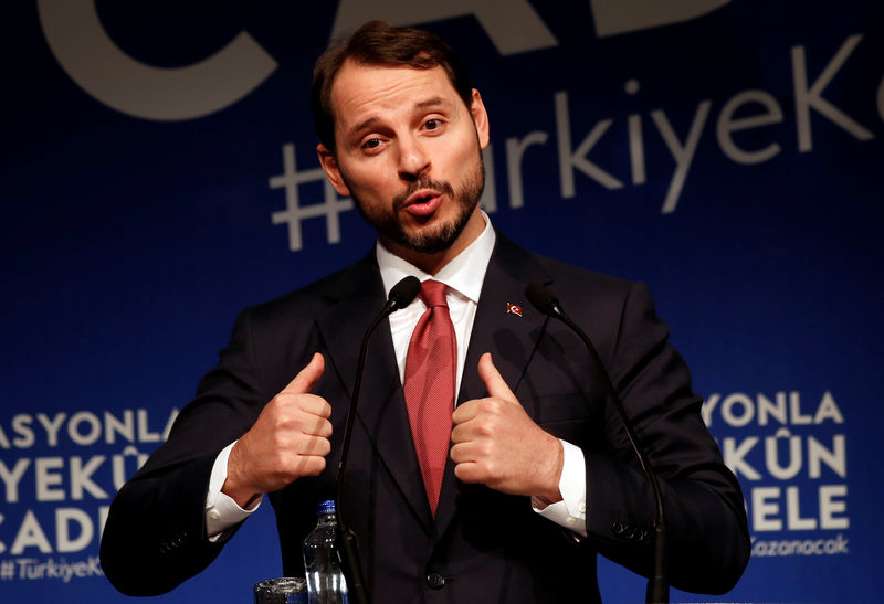 © Reuters. Turkish Finance Minister Albayrak speaks during an event to announce his programme to fight inflation, in Istanbul