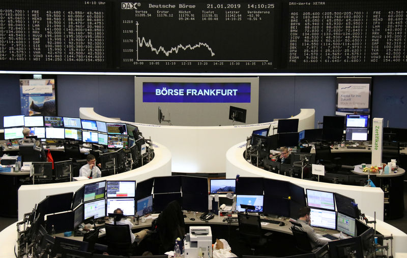 © Reuters. The German share price index DAX graph at the stock exchange in Frankfurt