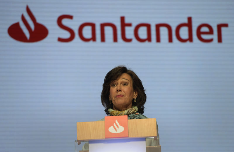 © Reuters. Santander planea cerrar una quinta parte de su red de sucursales británica