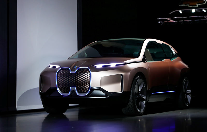 © Reuters. FILE PHOTO: The BMW iNEXT electric autonomous concept car is introduced during a BMW press conference at the Los Angeles Auto Show in Los Angeles