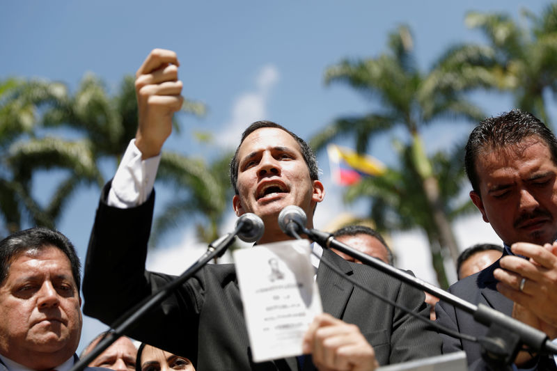 © Reuters. Juan Guaidó, líder da oposição venezuelana, durante pronunciamento em Caracas